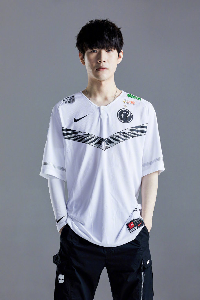 HLE官方：辅助Vsta和打野OnFleek确诊新冠