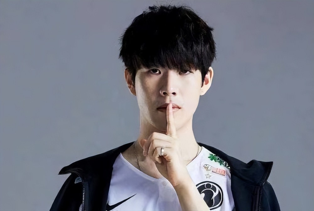 Imperial Esports 赢得了在航空母舰上举行的 2025 年 Circuito FERJEE