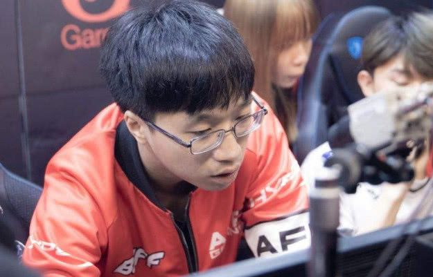 横扫C9！EG与TL会师LCS Lockin决赛