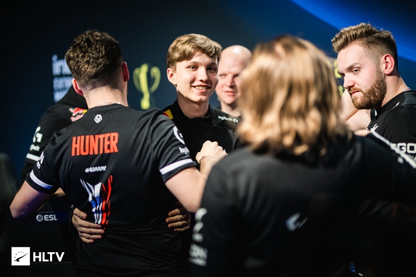 重庆狼队晋级2021年KPL秋季赛季后赛